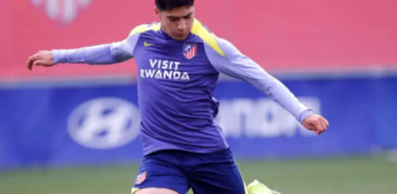 Simeone aclara el rol de Obed Vargas ante Barcelona: adaptación antes que titularidad