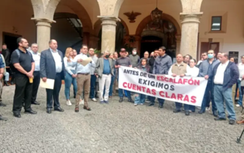 Sindicato de Congreso de Jalisco exige escalafón mientras agremiados piden transparencia interna