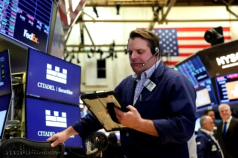S&P 500 y Nasdaq Inician Semana Corta con Pérdidas en Wall Street