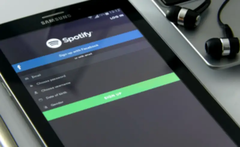 Spotify Reporta Ganancias Récord en 2025 con Crecimiento del 94%