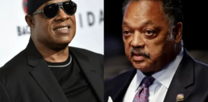 Stevie Wonder y Jesse Jackson visitan a Aretha Franklin en Detroit