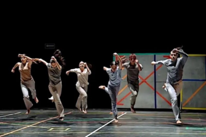 Sunny Savoy reinterpreta las interacciones humanas con su nueva obra artística