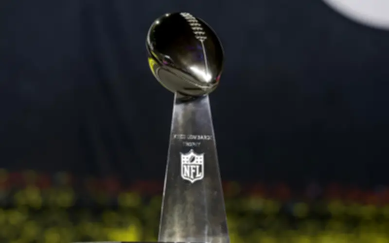 Super Bowl LX: Patriots y Seahawks se enfrentan en un duelo histórico por la supremacía de la NFL