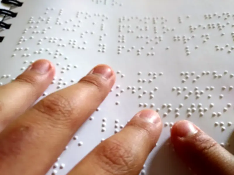 SUPERISSSTE e INFO CDMX implementan sistema braille en tiendas para inclusión visual