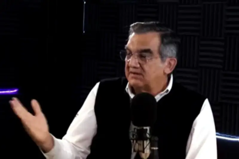 Tamaulipas Reporta 36 Narcobloqueos en un Solo Día, Caos en Carreteras