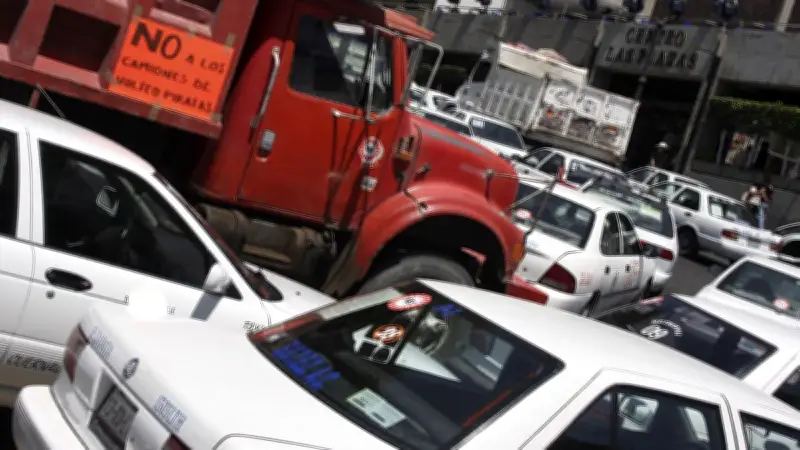 Taxistas de Morelos anuncian paro; autoridades amenazan con retirar concesiones