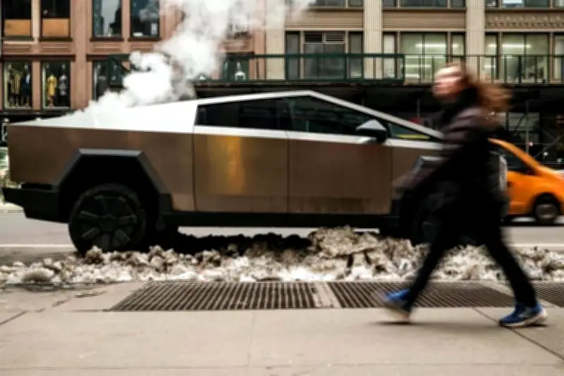 Tesla lanza versión más accesible del Cybertruck con autonomía reducida