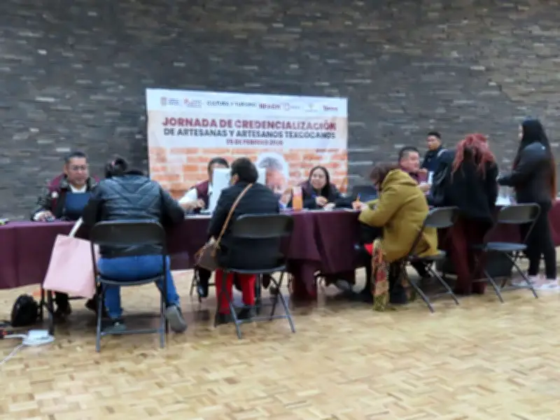 Texcoco entrega 150 credenciales a artesanos para impulsar su desarrollo económico