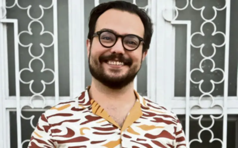 ‘Tienda de Mascotas’ de Daniel López Romo: Poesía que cuestiona la memoria y la pérdida