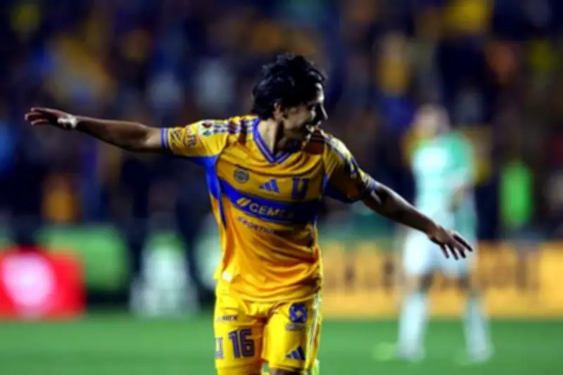 Tigres renueva el contrato de Diego Lainez por tres temporadas más