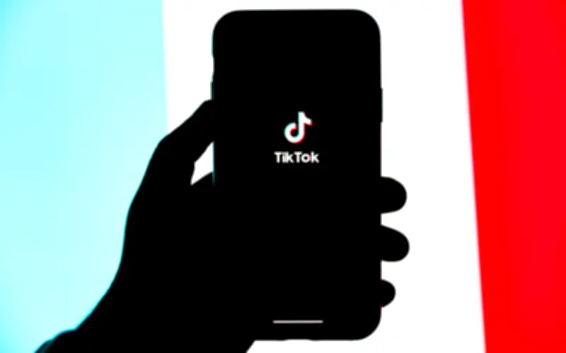 TikTok enfrenta acusaciones de diseño adictivo por parte de la Comisión Europea