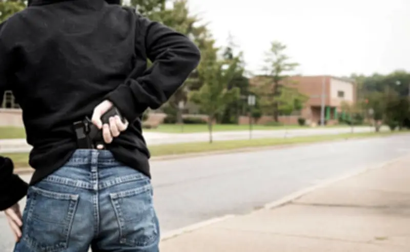 Tirador toma rehenes en escuela de Tailandia tras irrupción armada