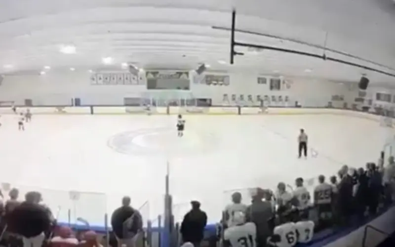 Tiroteo en partido de hockey escolar en Rhode Island deja dos muertos, entre ellos una niña
