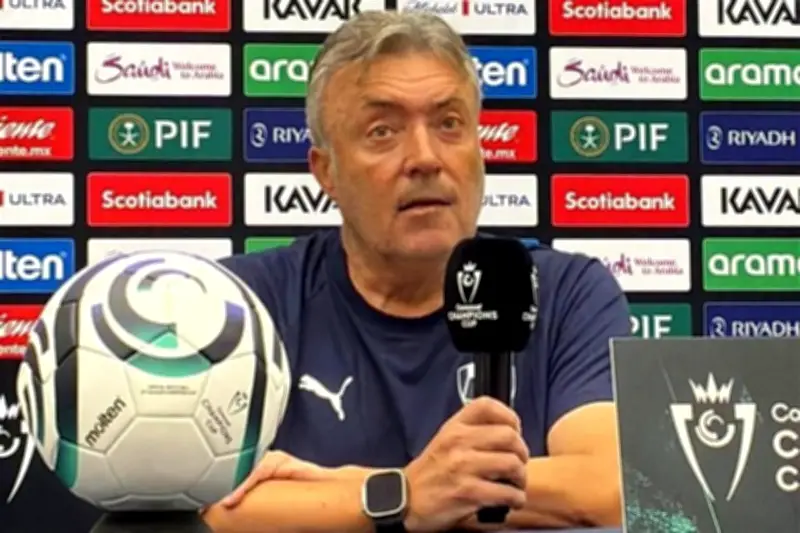 Torrent admite que Rayados está lejos de su idea de juego y busca mejoras