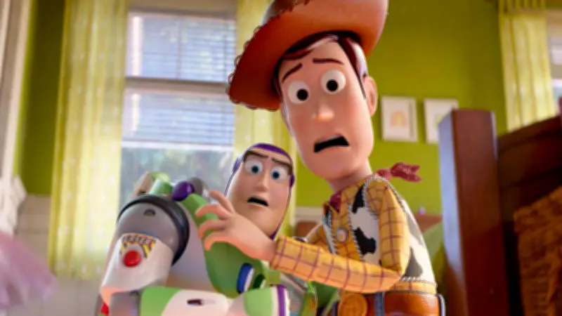 Toy Story 5 revela tráiler y fecha de estreno: Woody y Buzz contra amenaza tecnológica