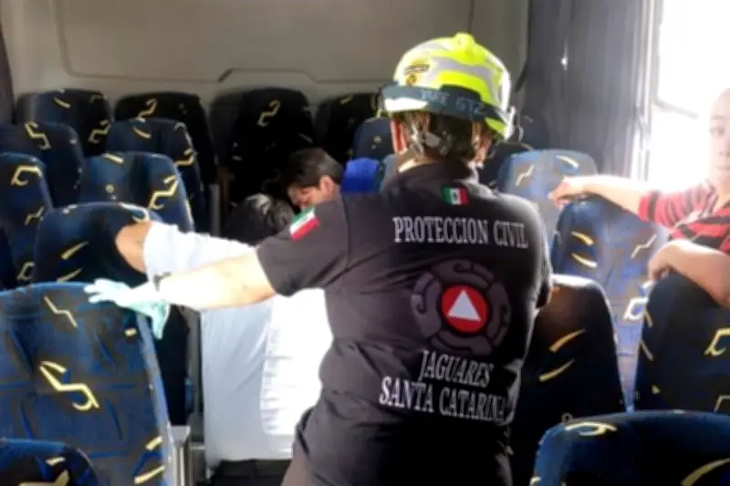 Trabajador fallece tras desmayarse en transporte de personal en Nuevo León