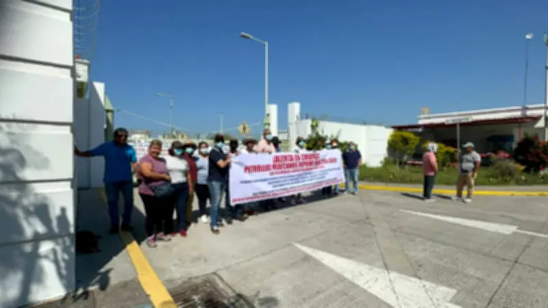 Trabajadores de Pemex bloquean planta en Puerto Chiapas exigiendo servicios médicos