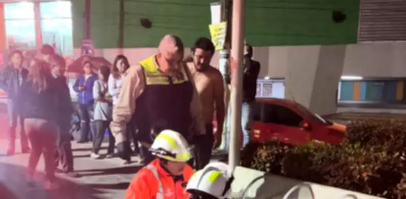 Tragafuego rocía con gasolina y prende fuego a indigente en Tamaulipas