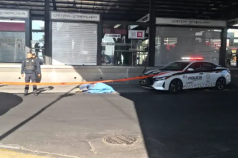 Tragedia en Iztapalapa: Motociclista Fallece Tras Caer de Puente en Accidente