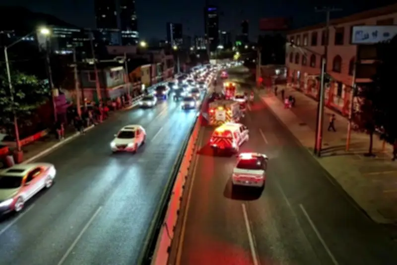 Tragedia vial en Morones Prieto: peatón fallece atropellado y causa caos vehicular