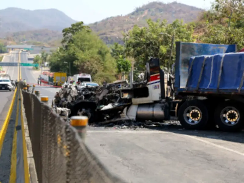 Tras muerte de El Mencho, bloqueos y cancelaciones persisten en varios estados