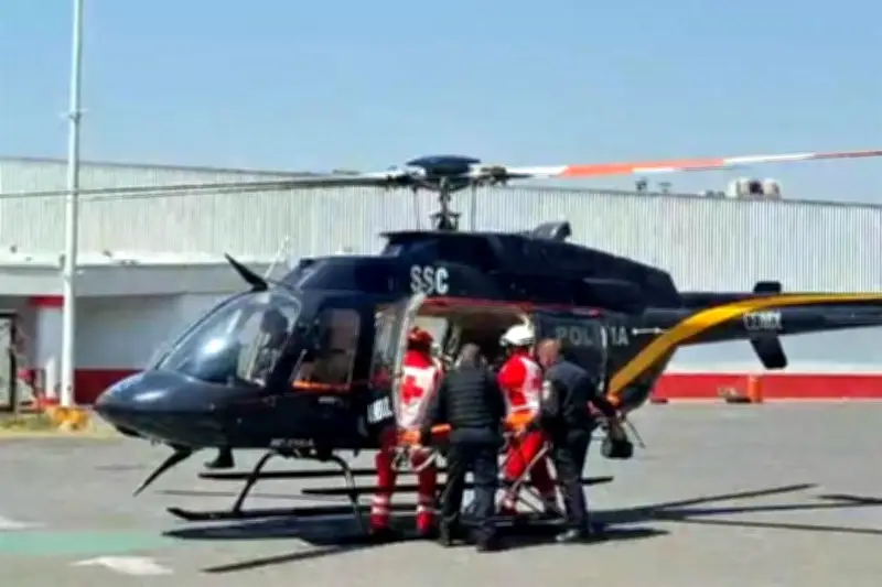 Trasladan en helicóptero a hombre empalado tras accidente en carretera