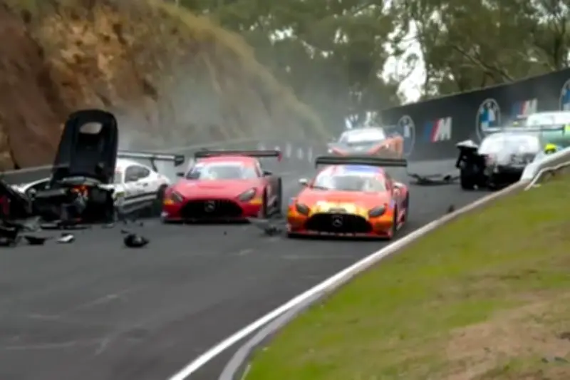 Tremendo Choque en las 12 Horas de Bathurst 2026: Análisis del Accidente