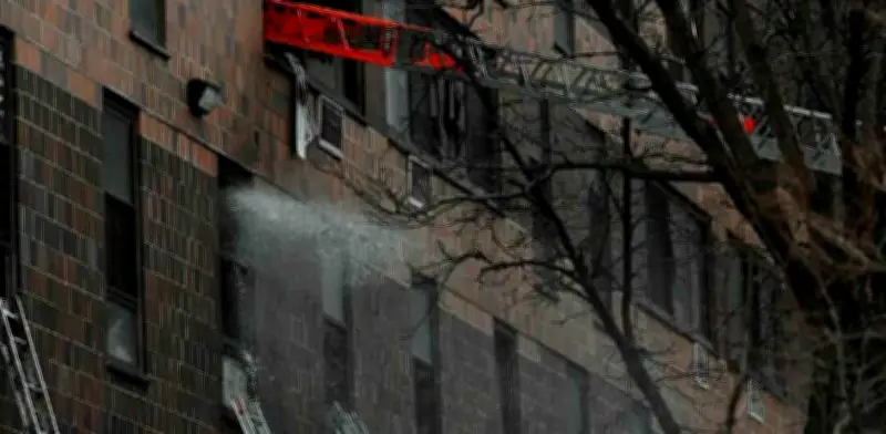 Trágico incendio en Buenos Aires deja cinco muertos, entre ellos tres niños