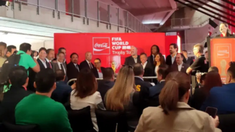 Trofeo Mundialista llega a Guadalajara; autoridades afirman 'México está en paz' tras narcobloqueos