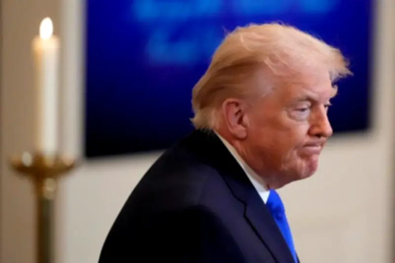 Trump arremete contra Corte Suprema por fallo sobre aranceles a México