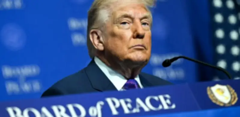 Trump impone arancel del 10% tras revés judicial de la Corte Suprema estadounidense