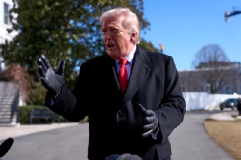 Trump minimiza cierre de espacio aéreo en El Paso, mientras crece tensión migratoria