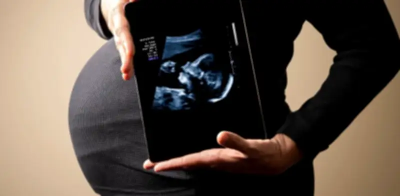 ¿Tu bebé no sube de peso al final del embarazo? Esto evalúan los médicos