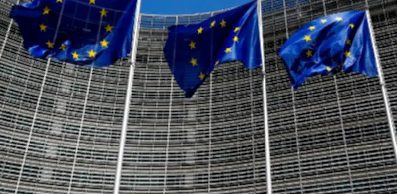 Unión Europea evalúa respuesta contundente ante aranceles globales de Trump