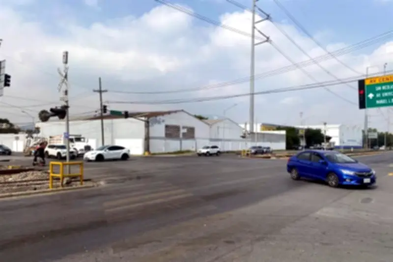 Urgen Implementar Plumas de Seguridad en Vías Ferroviarias para Prevenir Accidentes