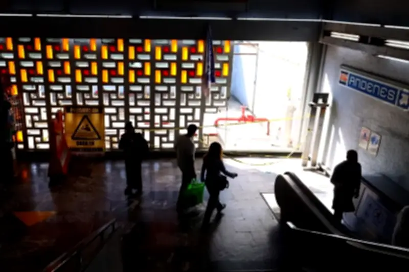 Urgen protocolo para restaurar vitral dañado en la Línea 2 del Metro de CDMX