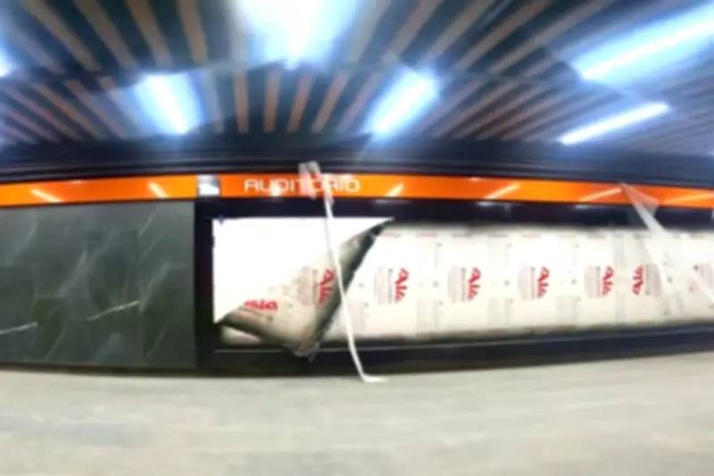 Usuarios del Metro Auditorio sufren por cierre temporal de estación
