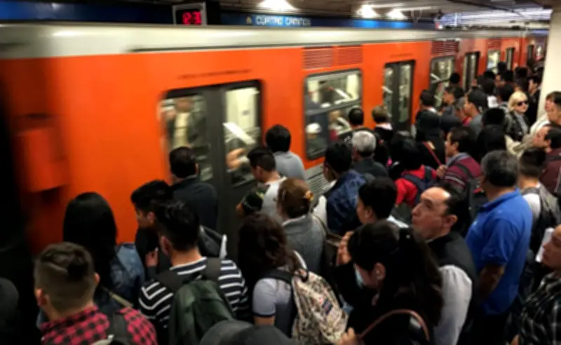 Usuarios del Metro CDMX Reportan Fallas y Alta Afluencia en Múltiples Líneas