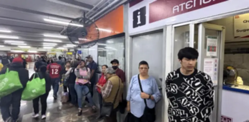 Usuarios del Metro de CDMX ignoran simulacro de sismo en estación Hidalgo