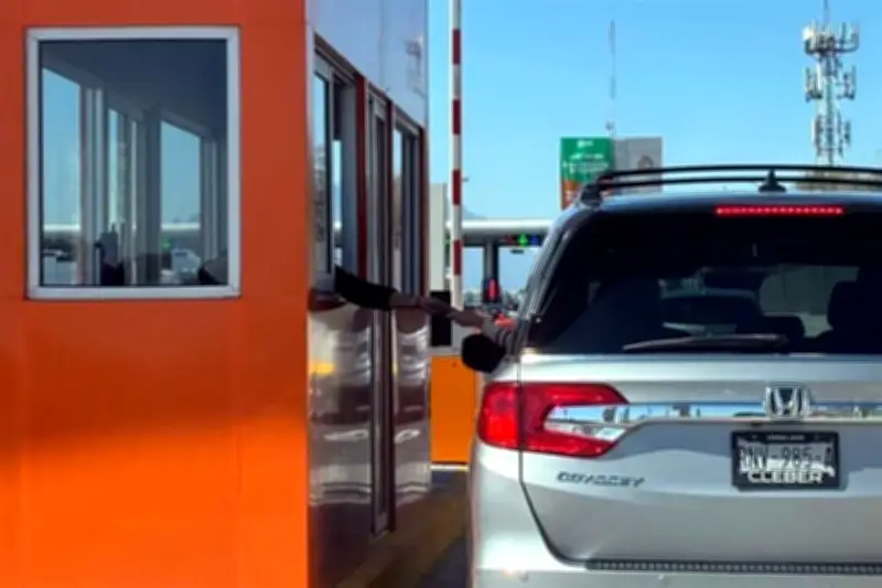 Usuarios exigen suspensión de cobro en autopista por fallas en infraestructura vial