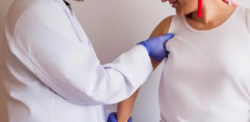 Vacuna de ARN mensajero muestra avances contra el cáncer de mama triple negativo