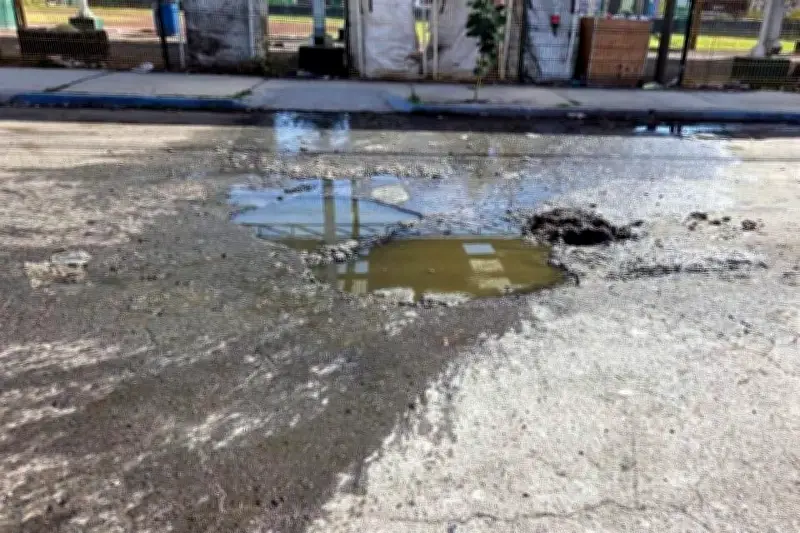 Vecinos de Linda Vista exigen solución urgente a fuga de agua que afecta colonia