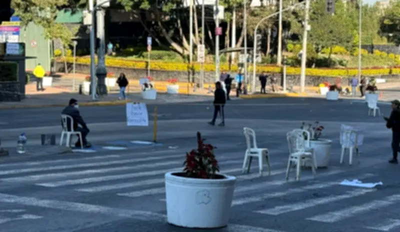 Vecinos de Miguel Hidalgo mantienen bloqueo en Parque Lira por más de 24 horas en protesta por cierre