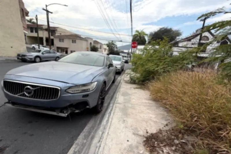 Vecinos de San Jerónimo denuncian molestias por autos abandonados en calles