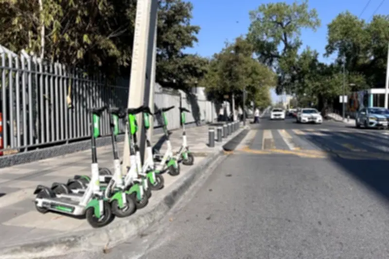 Vecinos del Distrito Tec piden reglamentación urgente para scooters eléctricos