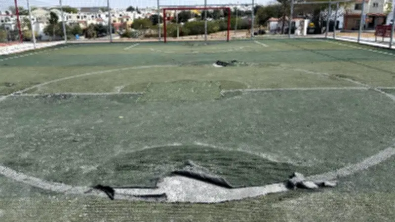 Vecinos denuncian abandono de canchas deportivas en zona urbana