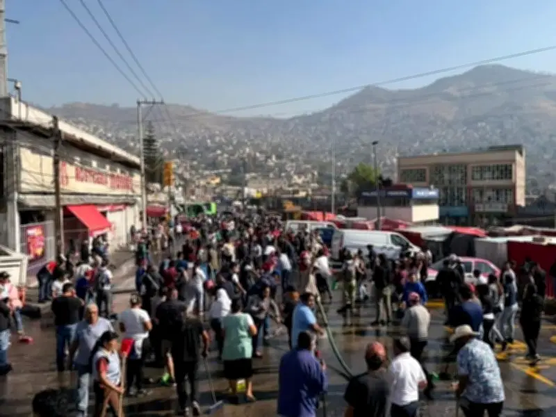 Vecinos y autoridades unen esfuerzos en jornada de limpieza en Tlalnepantla