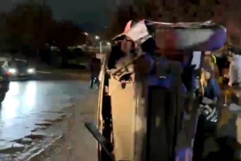 Vehículo Vuelca en Curva Peligrosa de Morones: Reportan Heridos