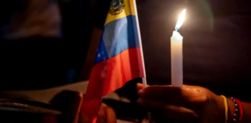 Venezuela libera a 17 presos políticos desde calabozos de Zona 7 en Caracas