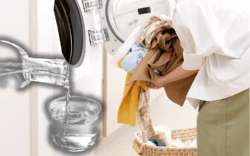 Vinagre en la lavadora: beneficios para ropa y máquina